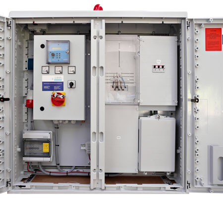 Microkompaktsteuerung für 2 Pumpen bis 15 kW, Softstart und Softstopp, verbaut in einer kleinen Außensäule (HxBxT inkl. Sockel 1900x1115x320 mm) mit EVU Anschluss Microkompaktsteuerung für 2 Pumpen